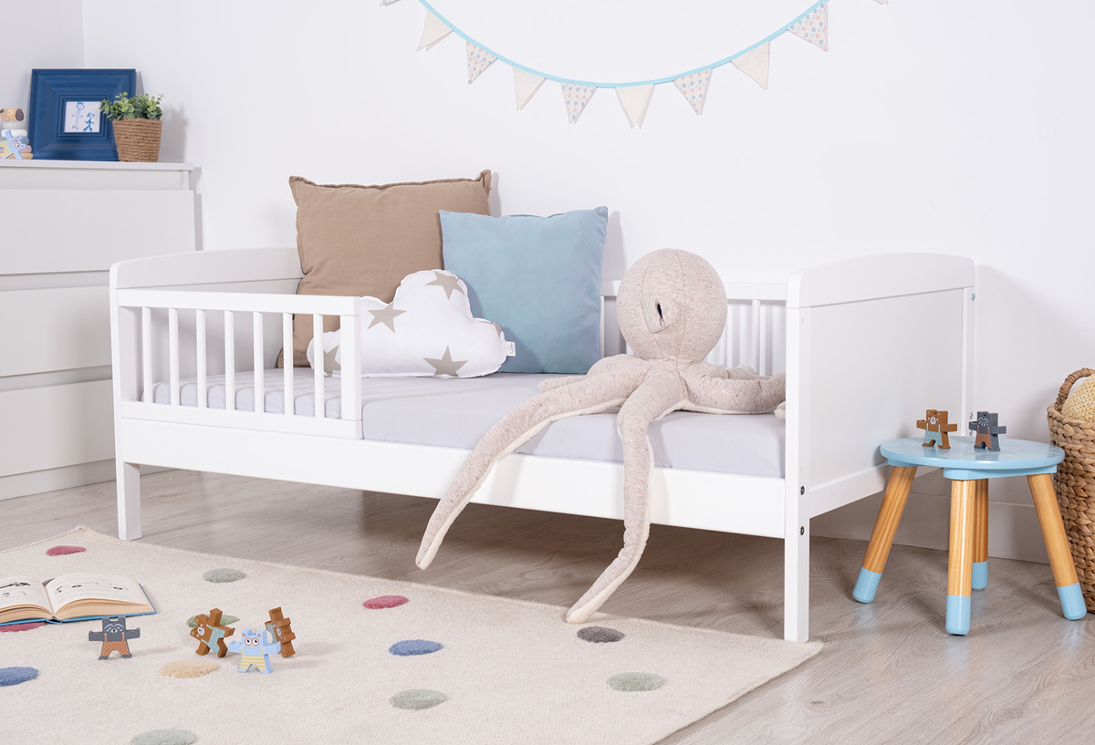 Dětská postel se zábranou Ourbaby Junior 140x70 cm bílá