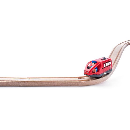 Červená lokomotiva s mašinfírou na baterie