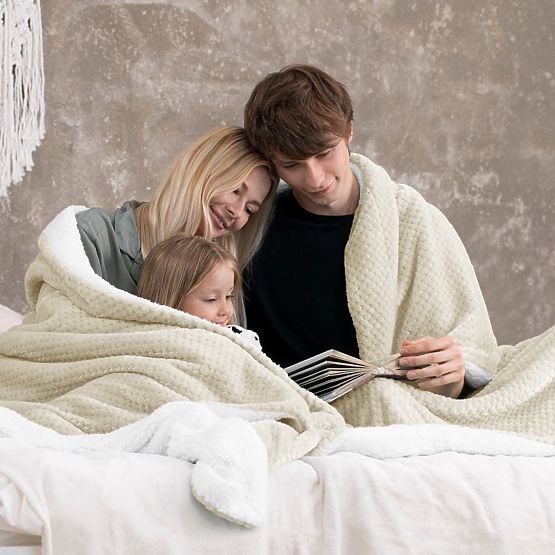 Deka SHLEEPY barva béžová lisovaná žakárově klasický styl 130x180