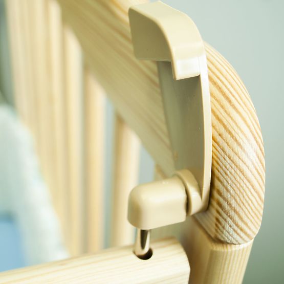 Dětská postýlka Alek se stahovací bočnicí - přírodní