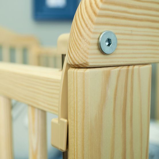 Dětská postýlka Alek se stahovací bočnicí - přírodní