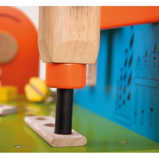 Dřevěná kutilská dílna s nářadím