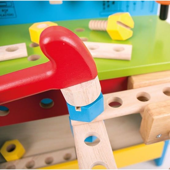 Dřevěná kutilská dílna s nářadím