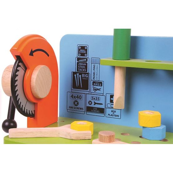 Dřevěná kutilská dílna s nářadím