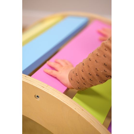 Dřevěná Montessori houpačka - duhová