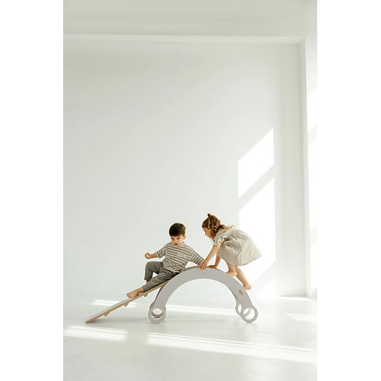 Dřevěná Montessori houpačka se skluzavkou/žebříkem M - bílá