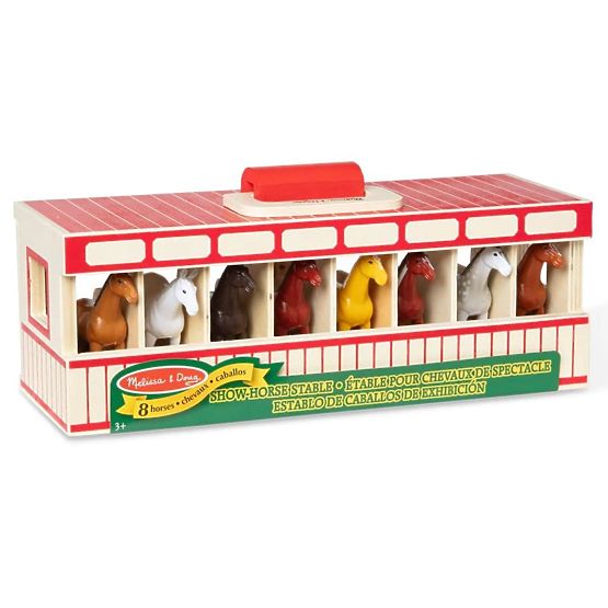 Dřevěná stáj pro koně s 8 boxy