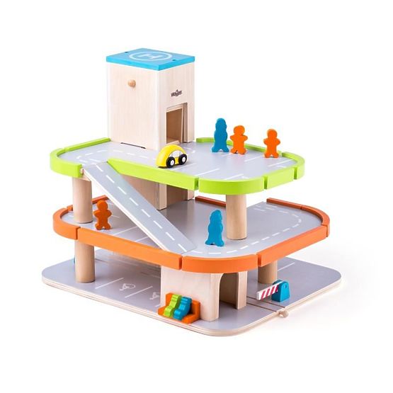 Dřevěné parkoviště s výtahem