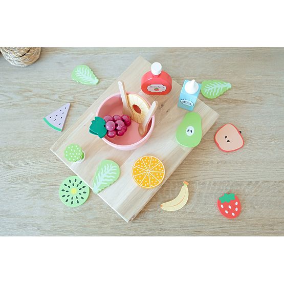 Dřevěné potraviny - krájení - Fresh fruit salad