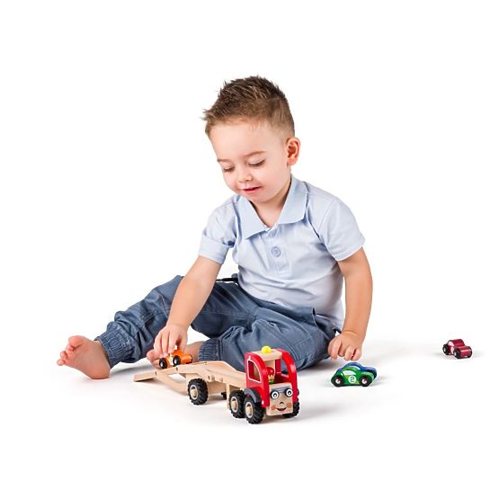 Dřevěný přepravník s 4 závodními autíčky