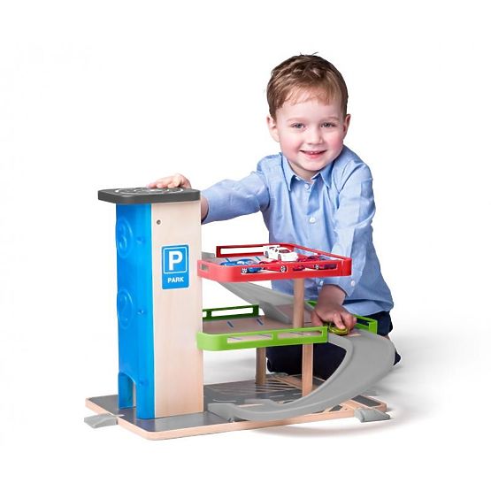 Garáž s výtahem a příslušenstvím