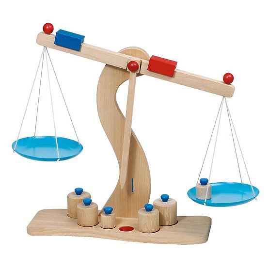 GOKI Dřevěná váha s kovovými miskami