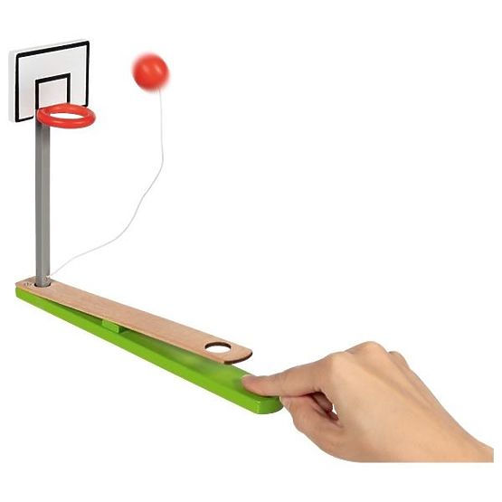 Goki hra na prstový basketbal