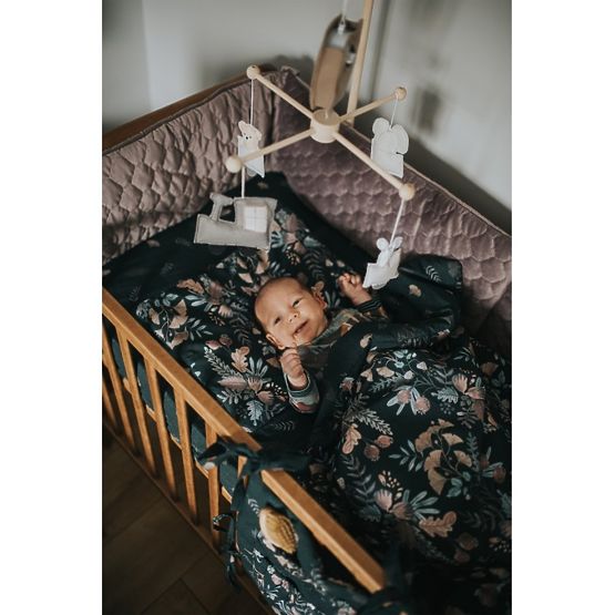 Mantinel do postýlky Tajná zahrada - fialový