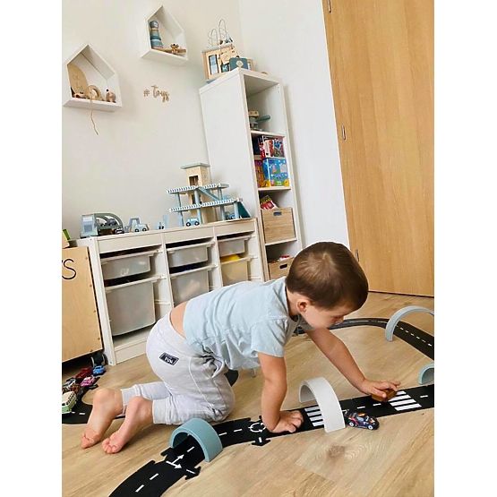 Police domeček bílá