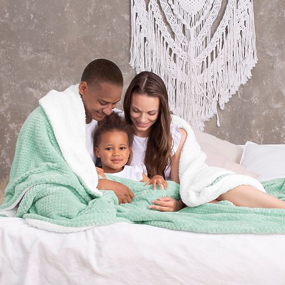 Přehoz SHLEEPY barva mátová lisovaný žakár klasický styl 220x240