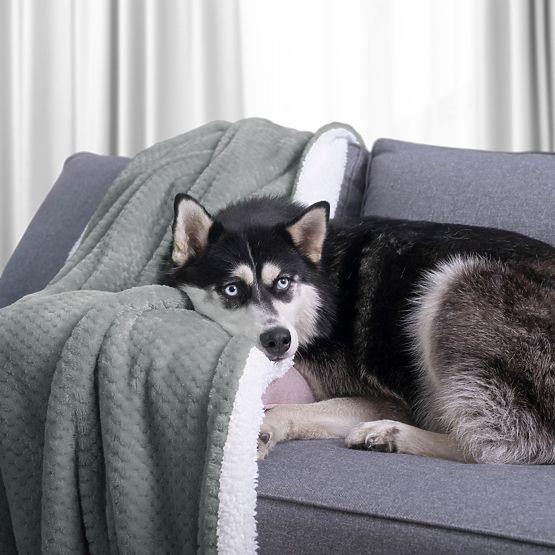 Přehoz SHLEEPY šedá barva s žakárovým vzorem klasický styl 220x240