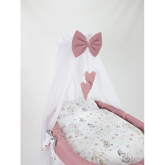 Proutěná postýlka s výbavou pro miminko - Cirkus