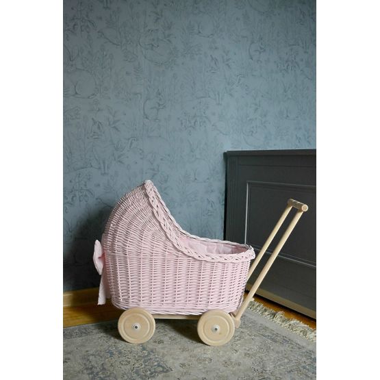 Proutěný kočárek pro panenky - růžový
