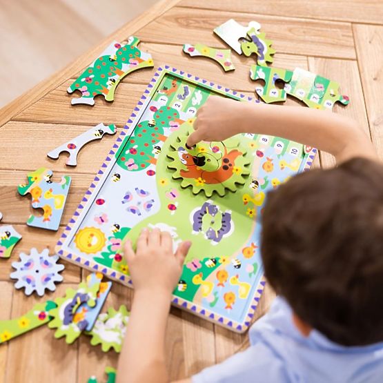 Puzzle s ozubenými koly Závod zvířat