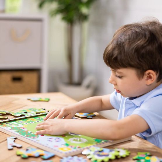 Puzzle s ozubenými koly Závod zvířat