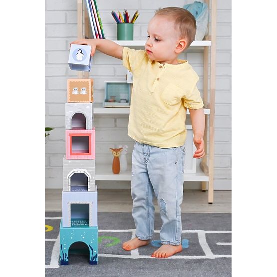 Pyramida z kelímků arktická zvířata