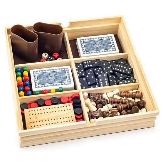 Sada her v dřevěné krabici