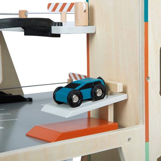 small foot Dřevěné závodní parkoviště