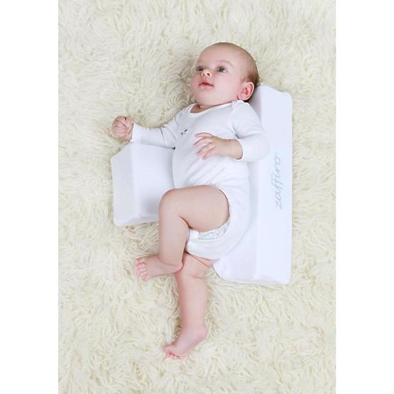 Trojhranná opěrka z Minky Womar smetanová