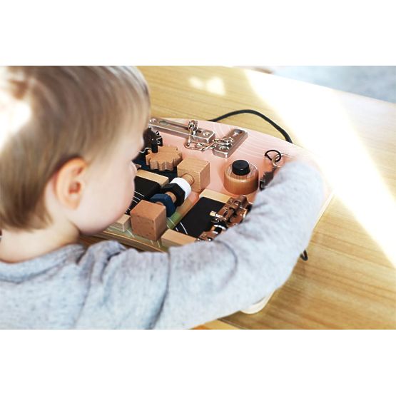 Vzdělávací tabule zámky a knoflíky