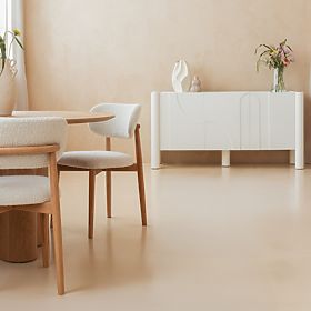 Třídveřová komoda Lunaria s frézovaným čelem, bílá, lectus